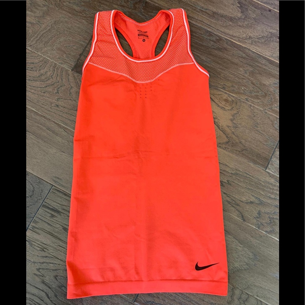 Nike pro Tshirt - light red, almost orange